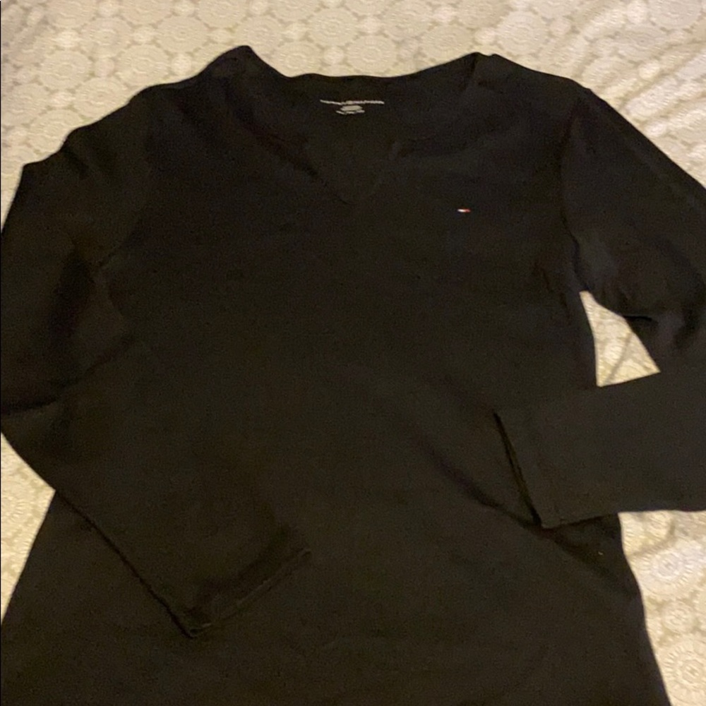 Black tommy hilfiger shirt